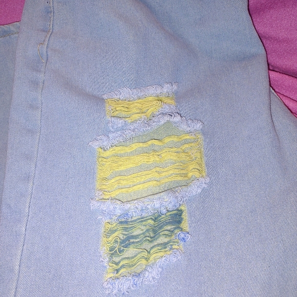 Stretchy Distressed Jeans - Picture 4 of 5